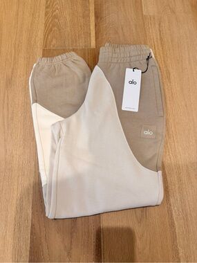 ALO Yoga Make Waves Sweatpant- Ivory/Bone/Gravel
